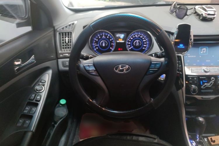 Used Hyundai Sonata 2013 2.0L Automatic Luxury Edition Steering Wheel