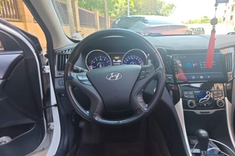 Used Hyundai Sonata 2013 2.0L Automatic Supreme Edition Steering Wheel