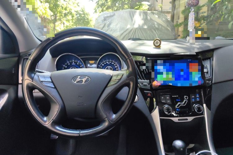 Used Hyundai Sonata 2013 2.0L Automatic Luxury Edition Steering Wheel