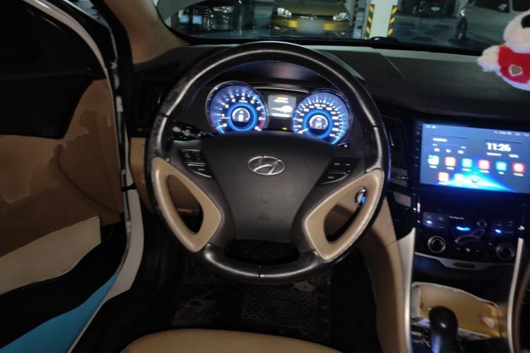 Used Hyundai Sonata 2013 2.0L Automatic Luxury Edition Steering Wheel