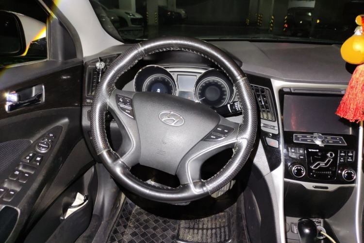 Used Hyundai Sonata 2013 2.0L Automatic Luxury Edition Steering Wheel