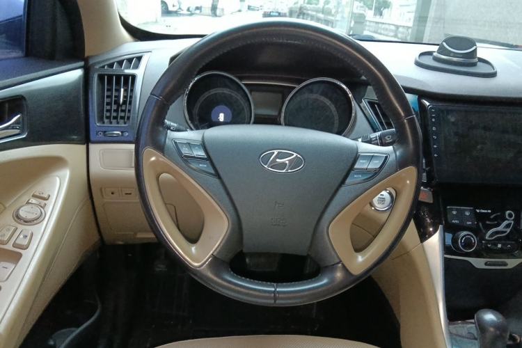 Used Hyundai Sonata 2013 2.4L Automatic Luxury Version China IV Standard Steering Wheel