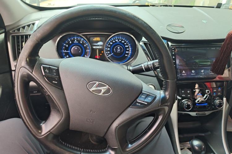 Used Hyundai Sonata 2013 2.0L Automatic Luxury Edition Steering Wheel