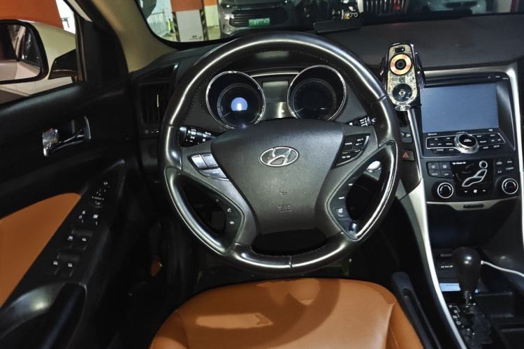 Used Hyundai Sonata 2013 2.4L Automatic Luxury Version China IV Standard Steering Wheel