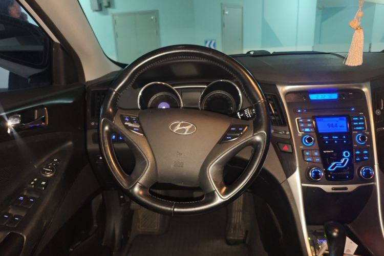 Used Hyundai Sonata 2013 2.0L Automatic Luxury Edition Steering Wheel