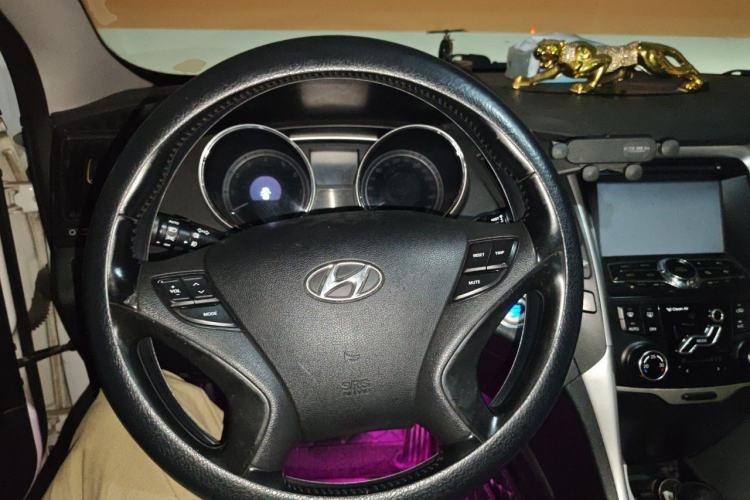 Used Hyundai Sonata 2013 2.0L Automatic Luxury Edition Steering Wheel