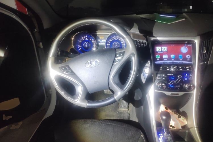 Used Hyundai Sonata 2013 2.0L Automatic Luxury Edition Steering Wheel