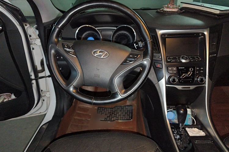 Used Hyundai Sonata 2013 2.0L Automatic Luxury Edition Steering Wheel