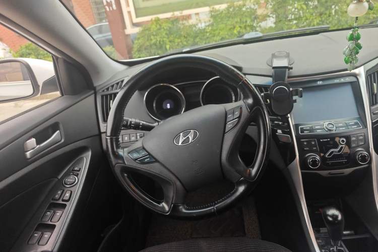 Used Hyundai Sonata 2013 2.0L Automatic Leading Edition Steering Wheel
