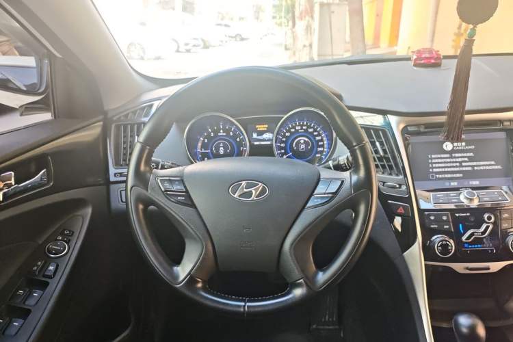 Used Hyundai Sonata 2013 2.0L Automatic Prestige Edition Steering Wheel