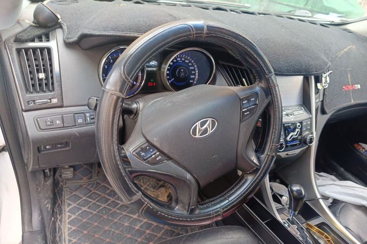 Used Hyundai Sonata 2013 2.0L Automatic Luxury Edition Steering Wheel