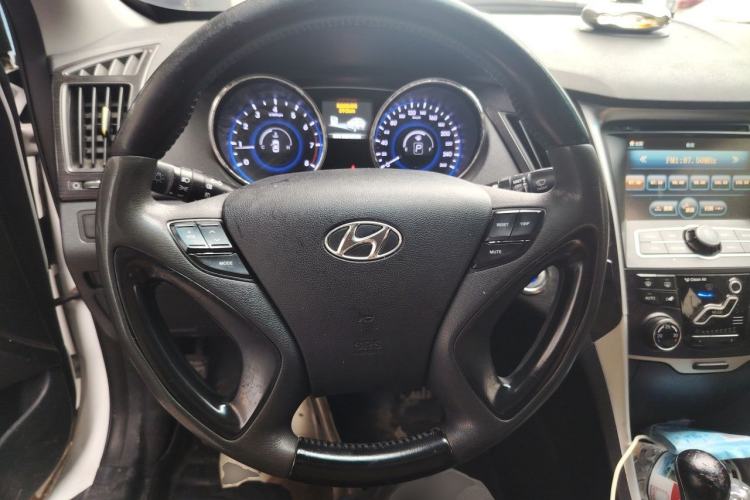 Used Hyundai Sonata 2013 2.0L Automatic Luxury Edition Steering Wheel