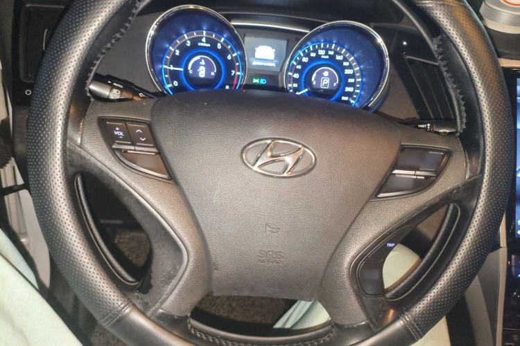 Used Hyundai Sonata 2013 2.4L Automatic Luxury Version China IV Standard Steering Wheel