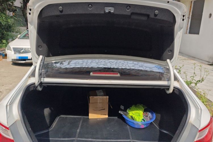 Used Hyundai Sonata 2013 2.4L Automatic Prestige Version China IV Standard Trunk