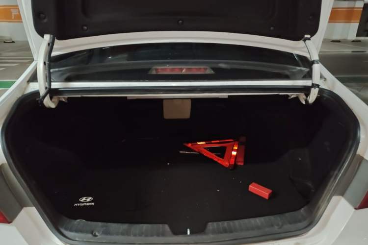 Used Hyundai Sonata 2013 2.0L Automatic Leading Edition Trunk