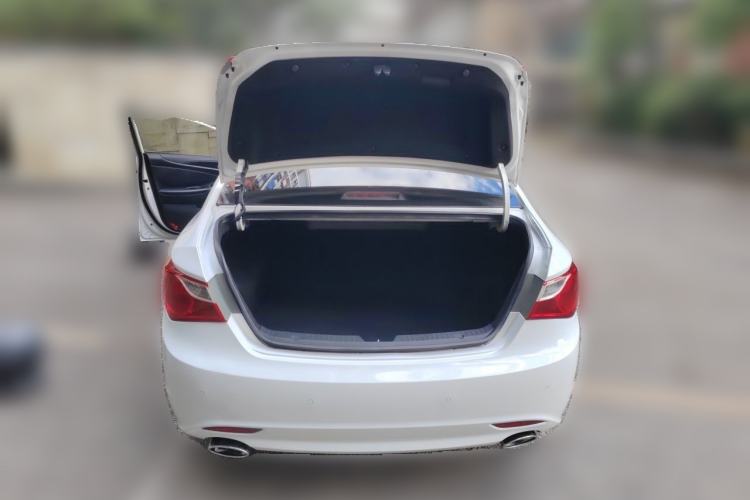 Used Hyundai Sonata 2013 2.4L Automatic Top-Grade Version China IV Standard Trunk