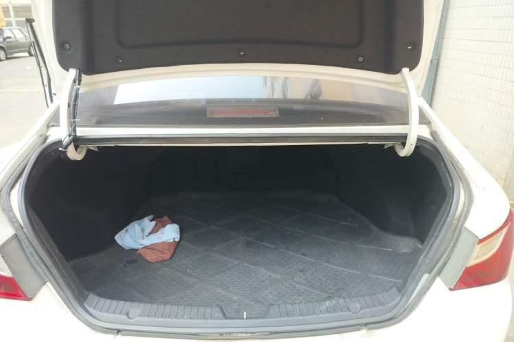 Used Hyundai Sonata 2013 2.0L Automatic Luxury Edition Trunk