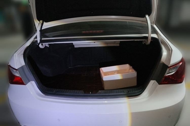 Used Hyundai Sonata 2013 2.4L Automatic Luxury Version China IV Standard Trunk