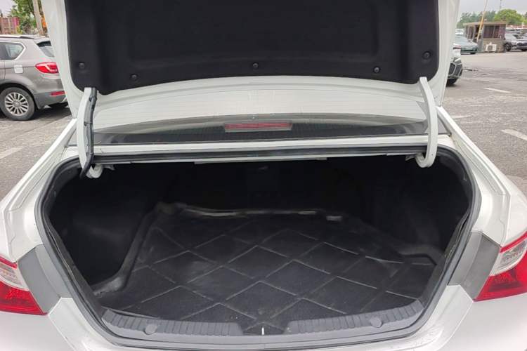Used Hyundai Sonata 2013 2.4L Automatic Luxury Version China V Standard Trunk