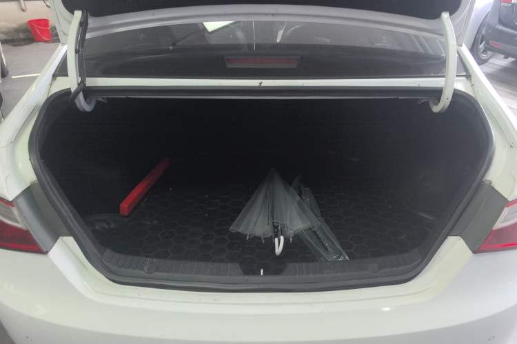 Used Hyundai Sonata 2013 2.4L Automatic Leading Edition China IV Standard Trunk