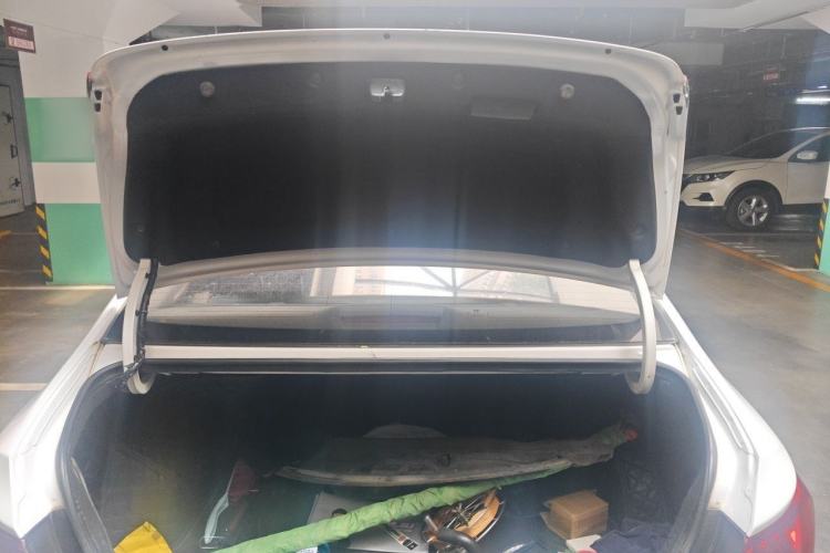 Used Hyundai Sonata 2013 2.4L Automatic Leading Edition China IV Standard Trunk