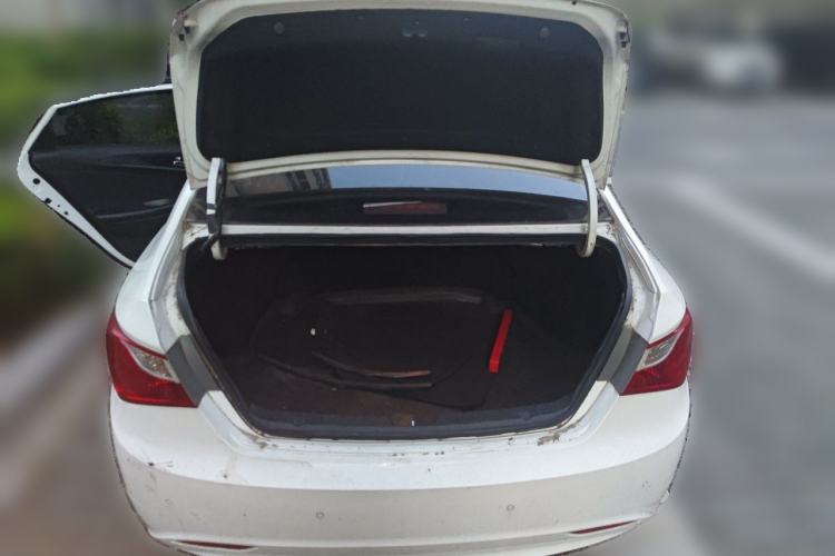 Used Hyundai Sonata 2013 2.0L Automatic Luxury Edition Trunk