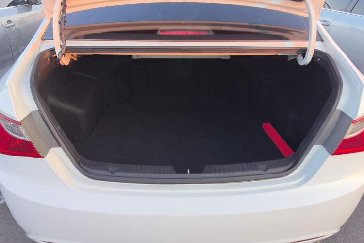 Used Hyundai Sonata 2013 2.4L Automatic Leading Edition China IV Standard Trunk