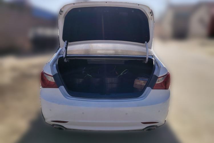 Used Hyundai Sonata 2013 2.4L Automatic Leading Edition China IV Standard Trunk