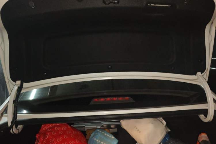 Used Hyundai Sonata 2013 2.4L Automatic Luxury Version China IV Standard Trunk