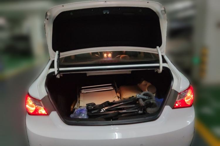 Used Hyundai Sonata 2013 2.0L Automatic Luxury Edition Trunk