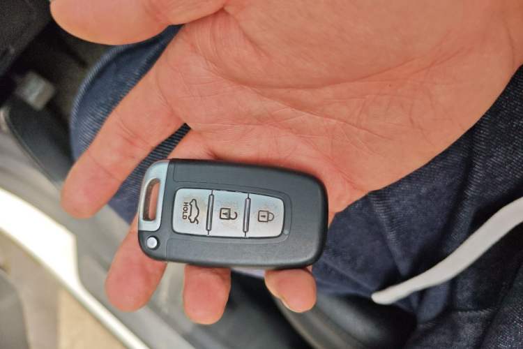 Used Hyundai Sonata 2013 2.4L Automatic Prestige Version China IV Standard Vehicle Key