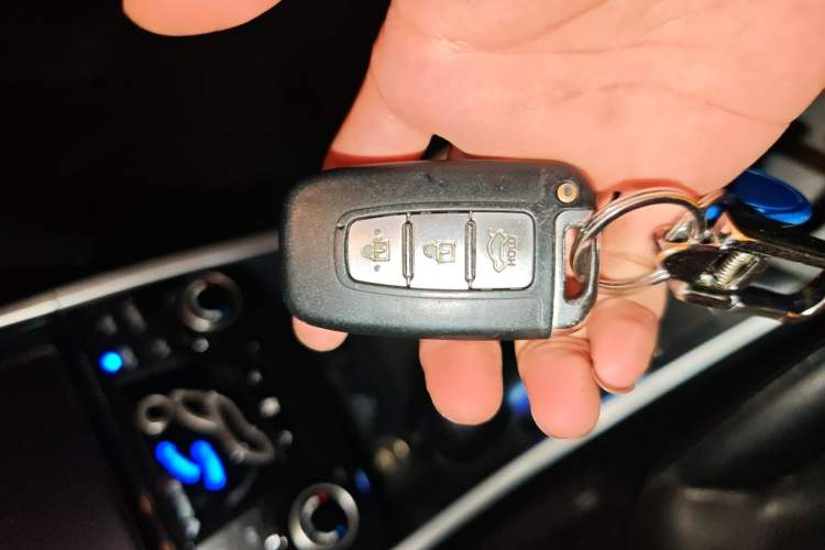 Used Hyundai Sonata 2013 2.4L Automatic Luxury Version China IV Standard Vehicle Key