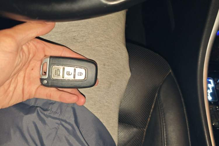 Used Hyundai Sonata 2013 2.4L Automatic Leading Edition China IV Standard Vehicle Key