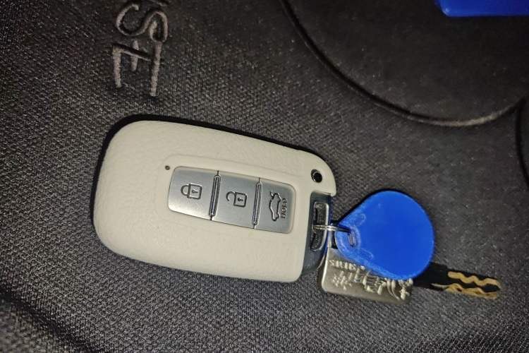 Used Hyundai Sonata 2013 2.4L Automatic Luxury Version China IV Standard Vehicle Key
