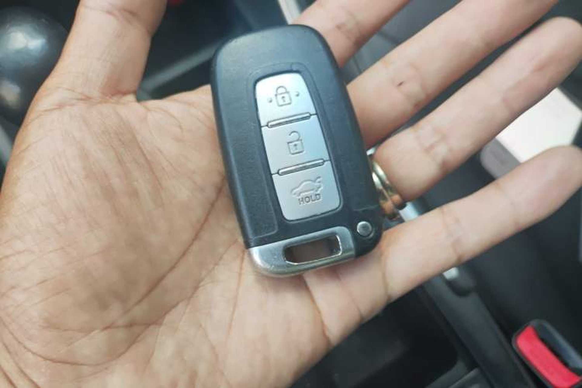 Used Hyundai Sonata 2013 2.0L Automatic Luxury Edition Vehicle Key
