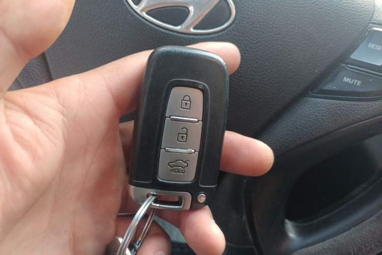 Used Hyundai Sonata 2013 2.4L Automatic Luxury Version China IV Standard Vehicle Key