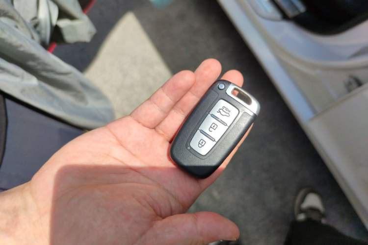 Used Hyundai Sonata 2013 2.0L Automatic Luxury Edition Vehicle Key