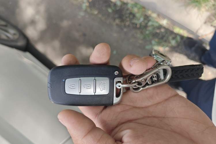 Used Hyundai Sonata 2013 2.4L Automatic Luxury Version China IV Standard Vehicle Key