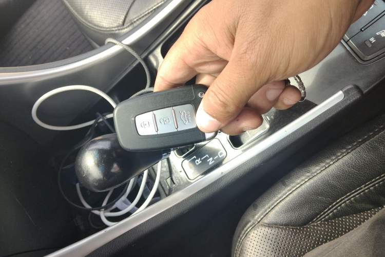 Used Hyundai Sonata 2013 2.0L Automatic Luxury Edition Vehicle Key