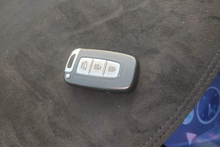 Used Hyundai Sonata 2013 2.0L Automatic Luxury Edition Vehicle Key
