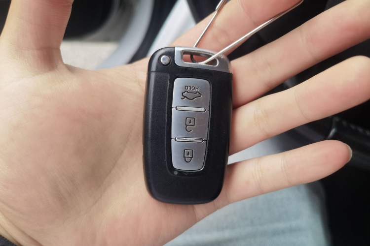 Used Hyundai Sonata 2013 2.4L Automatic Luxury Version China IV Standard Vehicle Key