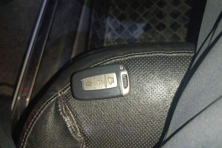 Used Hyundai Sonata 2013 2.4L Automatic Luxury Version China IV Standard Vehicle Key