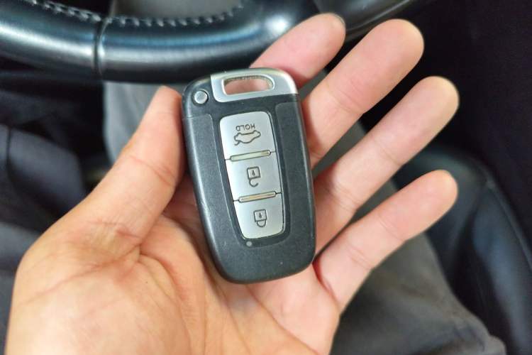 Used Hyundai Sonata 2013 2.4L Automatic Luxury Version China IV Standard Vehicle Key