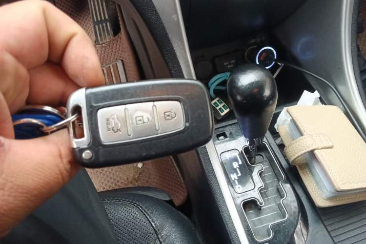 Used Hyundai Sonata 2013 2.0L Automatic Luxury Edition Vehicle Key