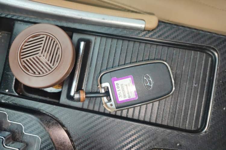 Used Hyundai Sonata 2013 2.4L Automatic Luxury Version China IV Standard Vehicle Key