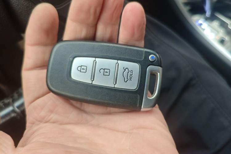 Used Hyundai Sonata 2013 2.4L Automatic Leading Edition China IV Standard Vehicle Key