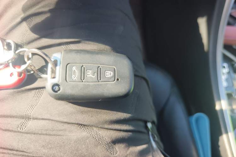 Used Hyundai Sonata 2013 2.4L Automatic Luxury Version China IV Standard Vehicle Key