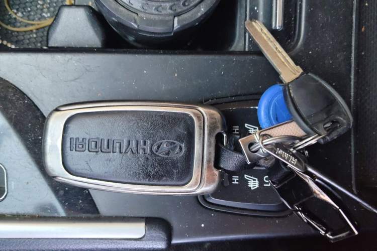 Used Hyundai Sonata 2013 2.4L Automatic Luxury Version China IV Standard Vehicle Key