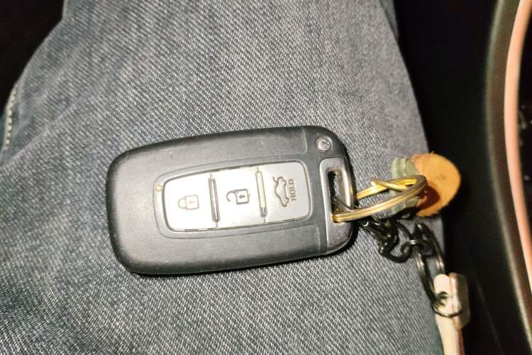 Used Hyundai Sonata 2013 2.4L Automatic Leading Edition China IV Standard Vehicle Key