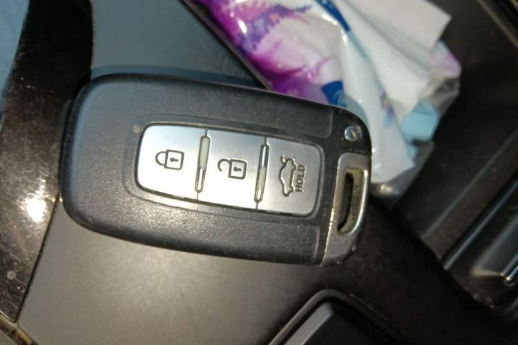 Used Hyundai Sonata 2013 2.4L Automatic Luxury Version China IV Standard Vehicle Key
